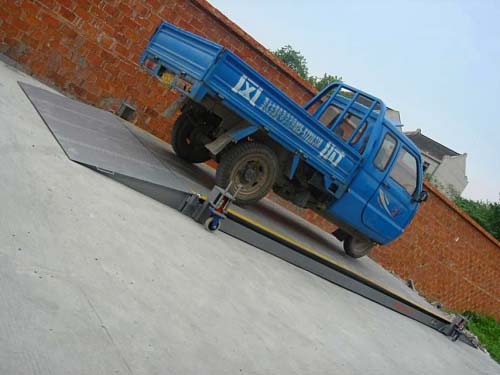 帶輪子電子汽車衡 移動式汽車衡生產(chǎn)廠家